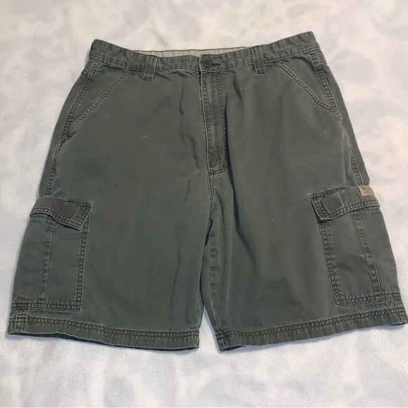 Wrangler Men’s Cargo Shorts Gray Sz 36 GUC *Read Description* - Picture 1 of 6
